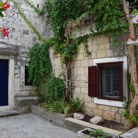 Apartman Lola *